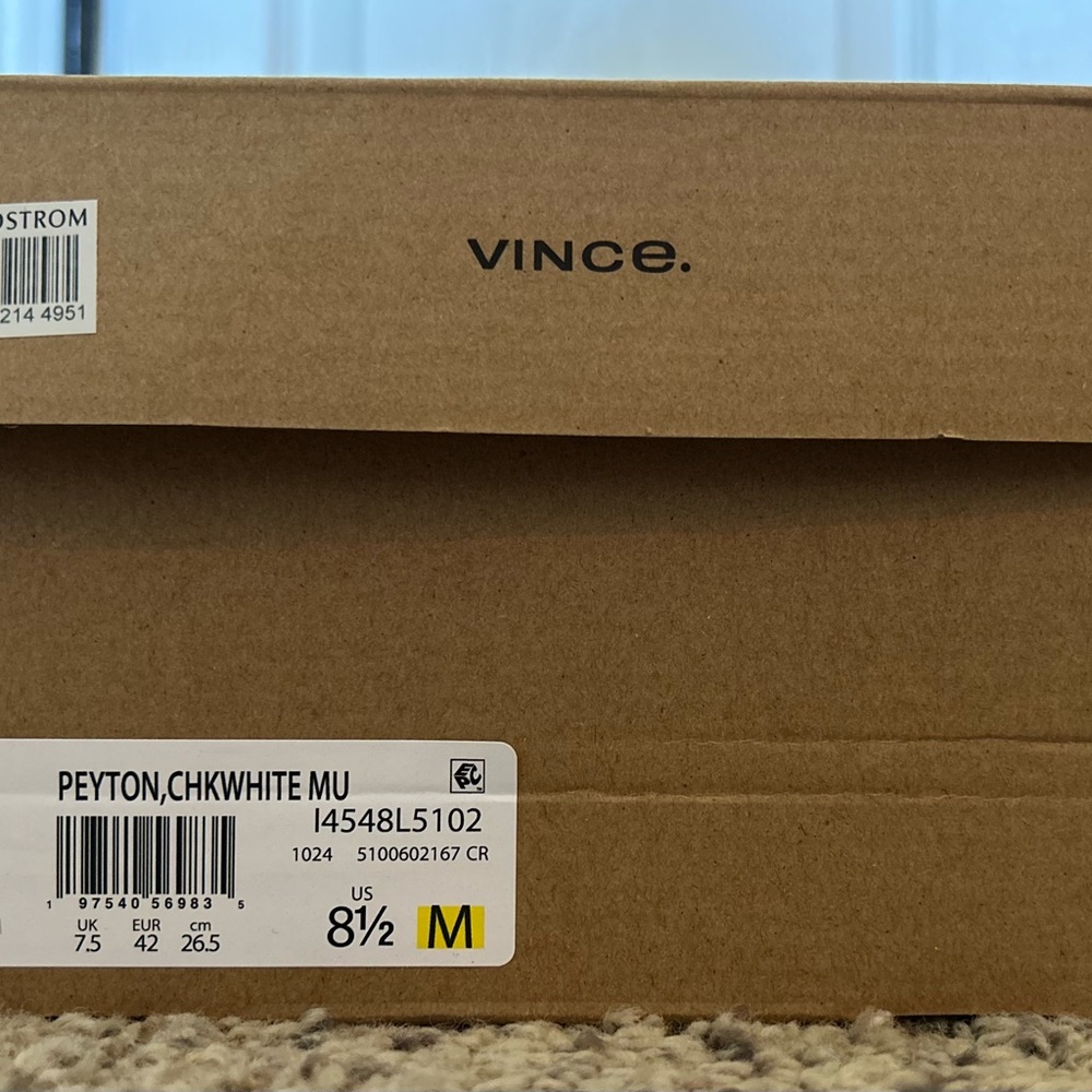 Vince White and Tan Men's Shoes (Worn once!) - Picture 10 of 11